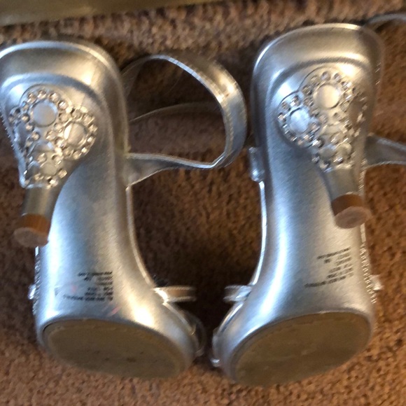 2 inch silver formal sandals - Picture 4 of 5